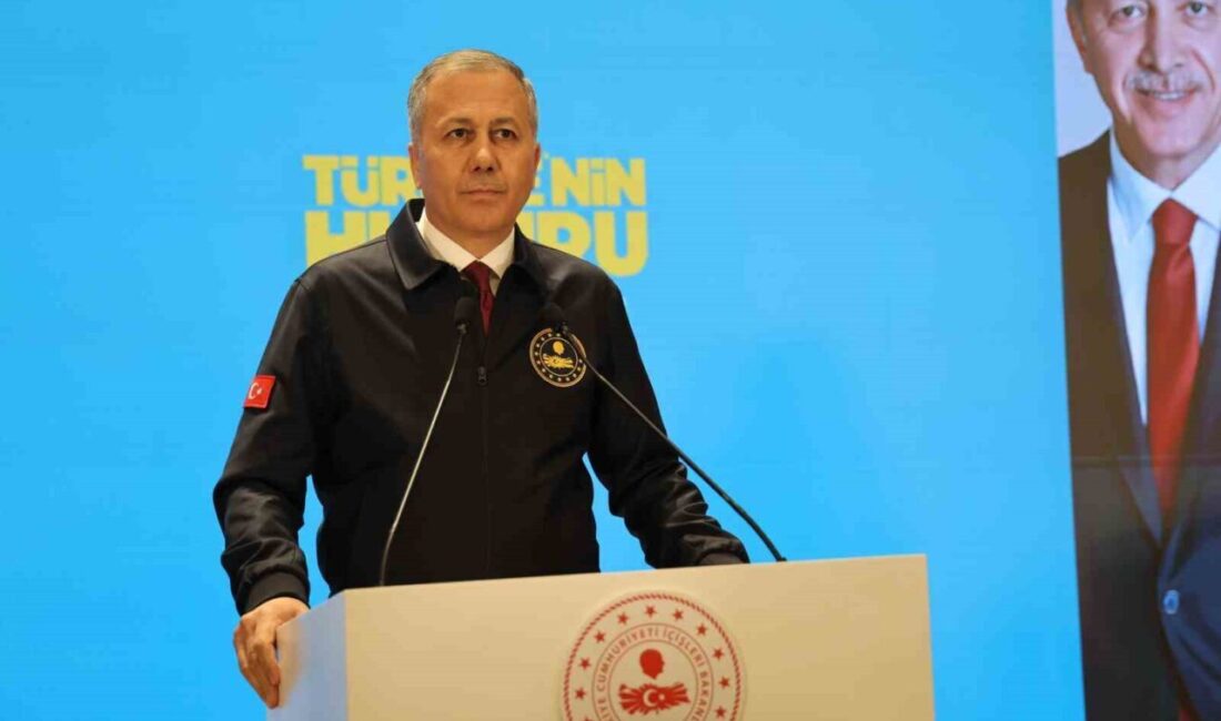 Ali Yerlikaya: Terörsüz Türkiye, Huzur ve Kardeşlik Projesidir İçişleri Bakanı Ali Yerlikaya, "Türkiye’nin Huzuru Diyarbakır" toplantısında terörsüz bir