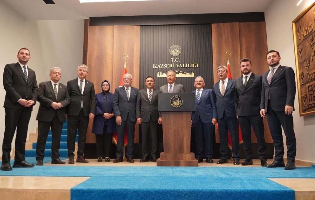 İçişleri Bakanı Ali Yerlikaya, Kayseri'deki temasları kapsamında Valilik'i ziyaret etti.