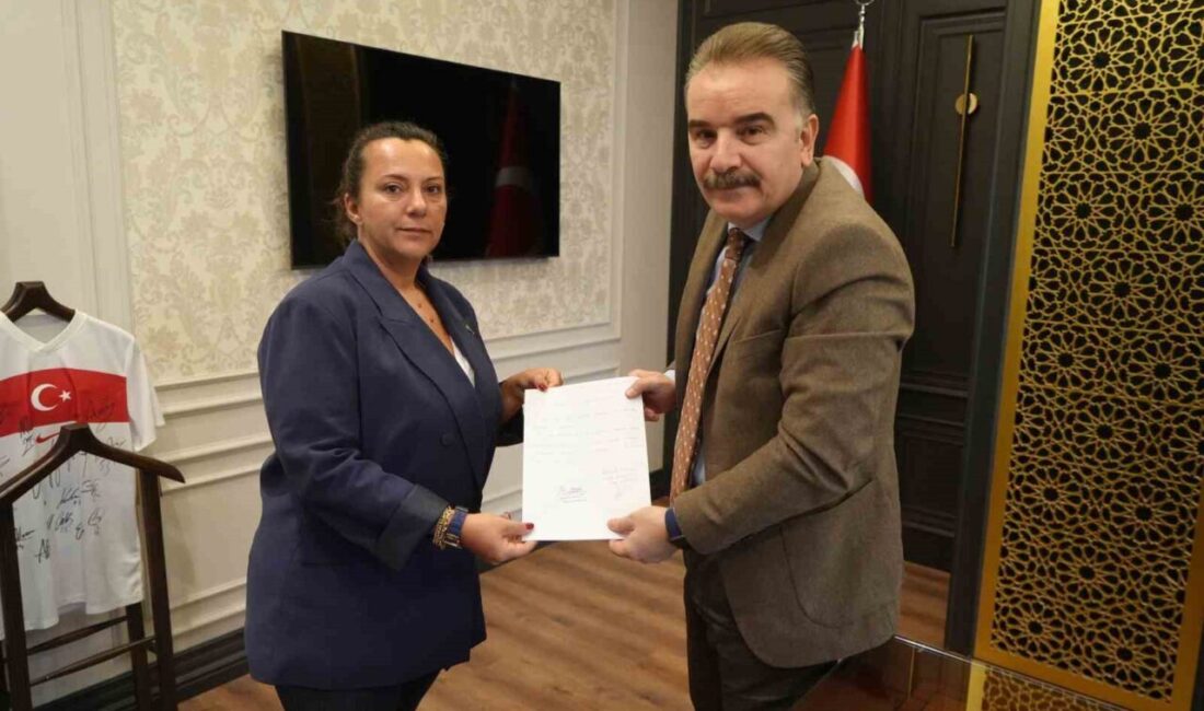 Edremit’te İDA-SAR Derneği, Gazze’deki olaylar sonrası arama kurtarma faaliyetlerine gönüllü destek vermek için Kaymakam Odabaş’ı ziyaret etti İDA-SAR Arama Kurtarma Derneği Başkanı Şenay Demiryontan, Edremit Kaymakamı Ahmet