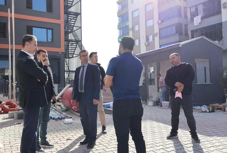 İdil Kaymakamı Anıl Adıgüzel, üniversite öğrencileri için yapılan yurtta incelemelerde