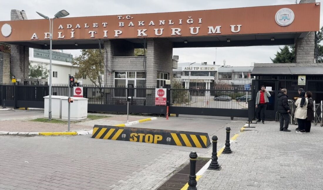 Çekmeköy’de Durağa Çarpan İETT Otobüsü Sonucu Hayatını Kaybeden Deniz Şengül’ün Cenazesi Alındı Çekmeköy'de İETT otobüsünün durağa çarpması sonucu hayatını kaybeden 35 yaşındaki