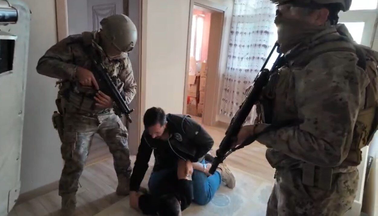 Iğdır'da yürütülen 3 aylık takip sonrası gerçekleştirilen operasyonda 7 adrese