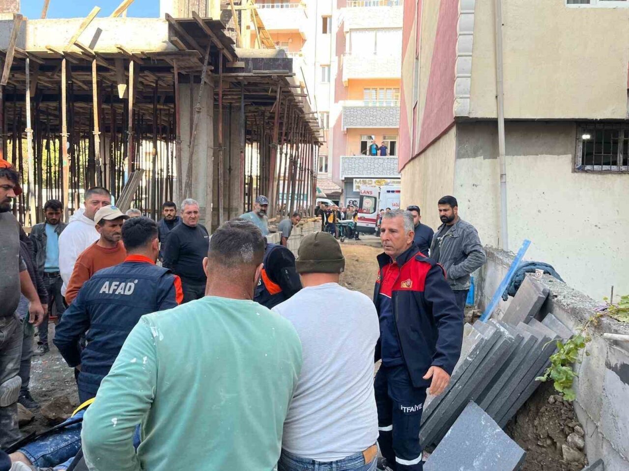 Iğdır’daki İnşaatta Düşen İki İşçi Yaralandı, Durumları Farklılık Gösteriyor