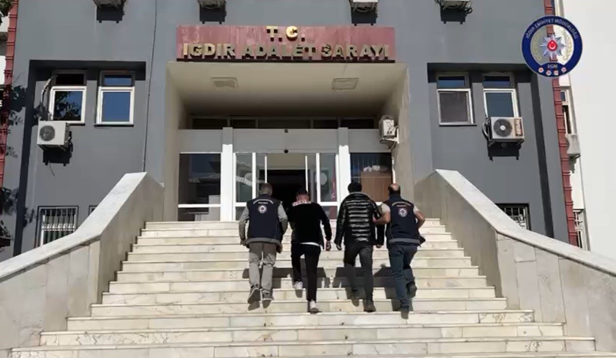 Iğdır'da düzenlenen operasyonda, yasa dışı olarak Türkiye'ye giriş yapan 10