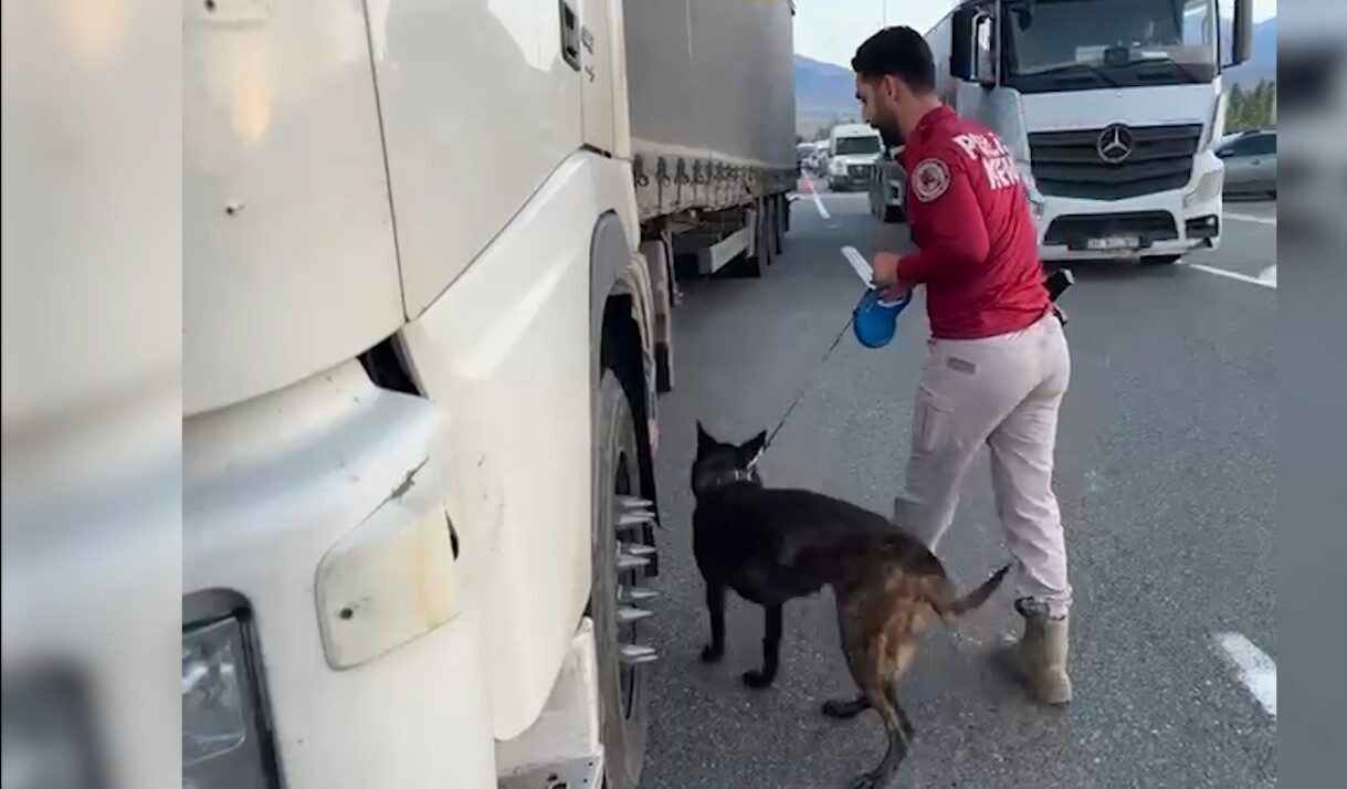 Iğdır İl Emniyet Müdürlüğü KOM Şubesi, kaçakçılıkla mücadele kapsamında yaptığı