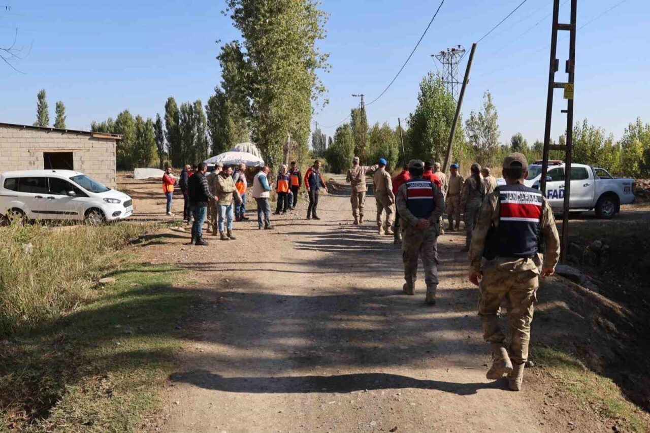 Iğdır’da Alzheimer hastası 80 yaşındaki İslam Temeş’in kaybolduğu 9. günde arama faaliyetleri devam ediyor.