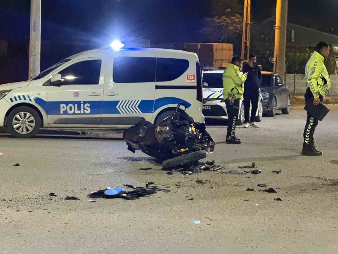 Iğdır'da motosiklet ile otomobilin çarpışması sonucu iki kişi yaralandı. Olay,