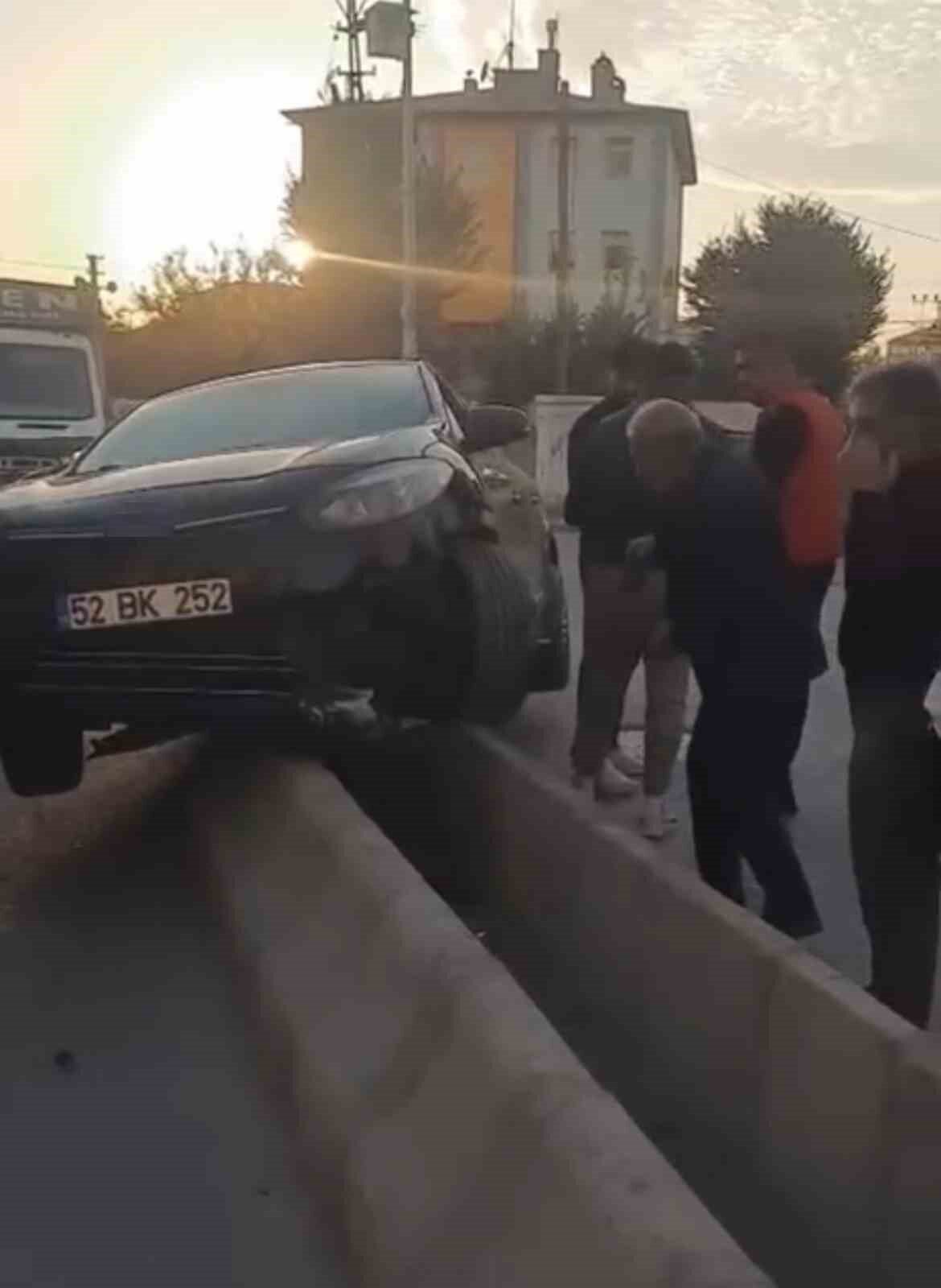 Iğdır Belediyesi’nin yeni refüj uygulaması, Halfeli Caddesi’nde kazalara davetiye çıkardı