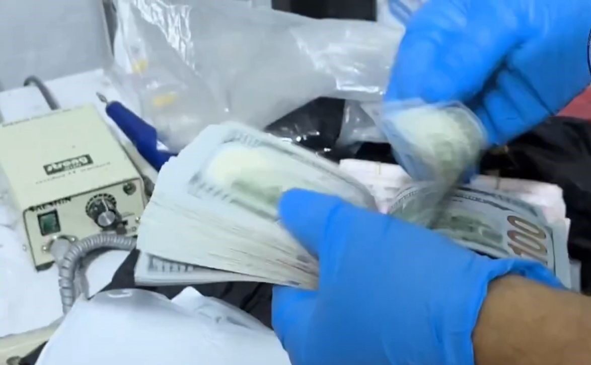 Iğdır'ın Tuzluca ilçesinde ruhsatsız bir diş kliniğine yapılan baskında iki