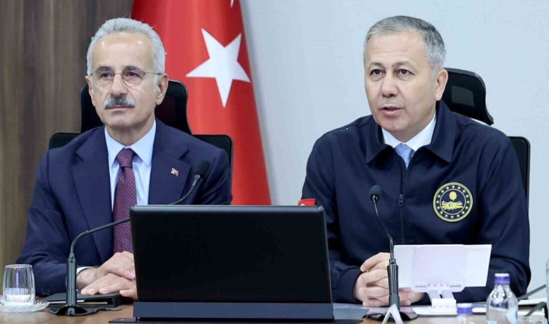 Bakan Yerlikaya, Trafik İşaret Levhalarının Sadeleştirilmesi İçin Yeni Protokolü Açıkladı İçişleri Bakanı Ali Yerlikaya, 6 Ekim'de hız sınırlama için iş