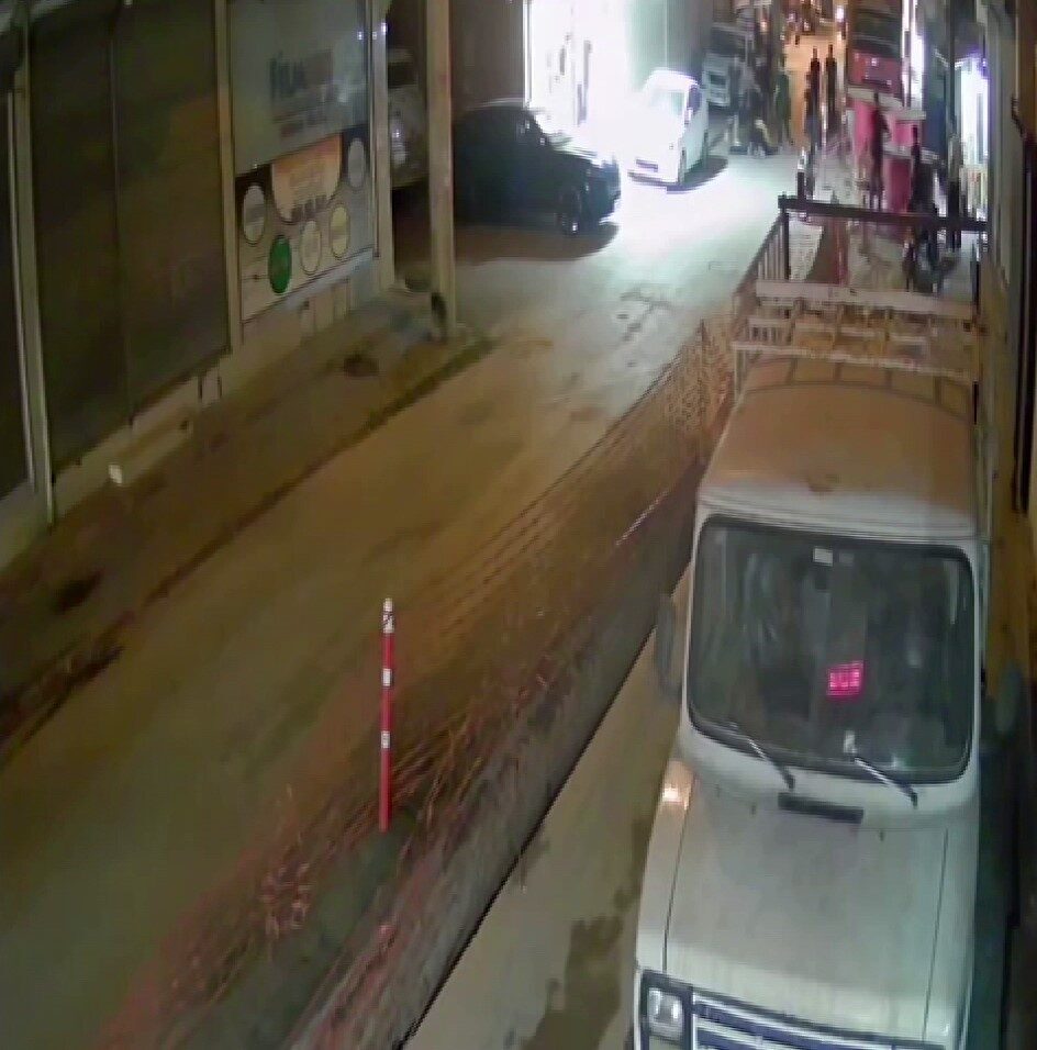 Adana'nın Seyhan ilçesinde iki grup arasında çıkan tartışma, kısa sürede