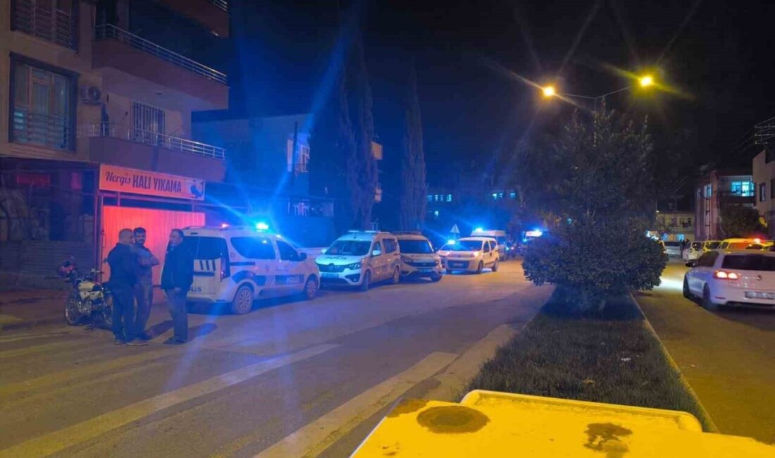 Adıyaman’da Gruplar Arasında Çıkan Kavga Sonucu 4 Yaralı, 1 Polis Memuru Yaralandı Adıyaman'da Fatih Mahallesi'nde iki grup arasında meydana gelen yumruklu ve