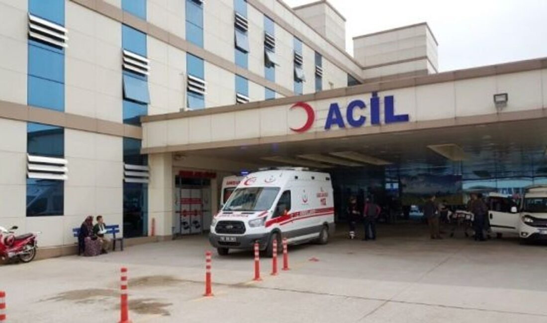 Yığılca’da İki Motosikletin Çarpışması Sonucu 3 Kişi Ağır Yaralandı Düzce'nin Yığılca ilçesinde iki motosikletin çarpışması sonucu Y.D., E.E. ve