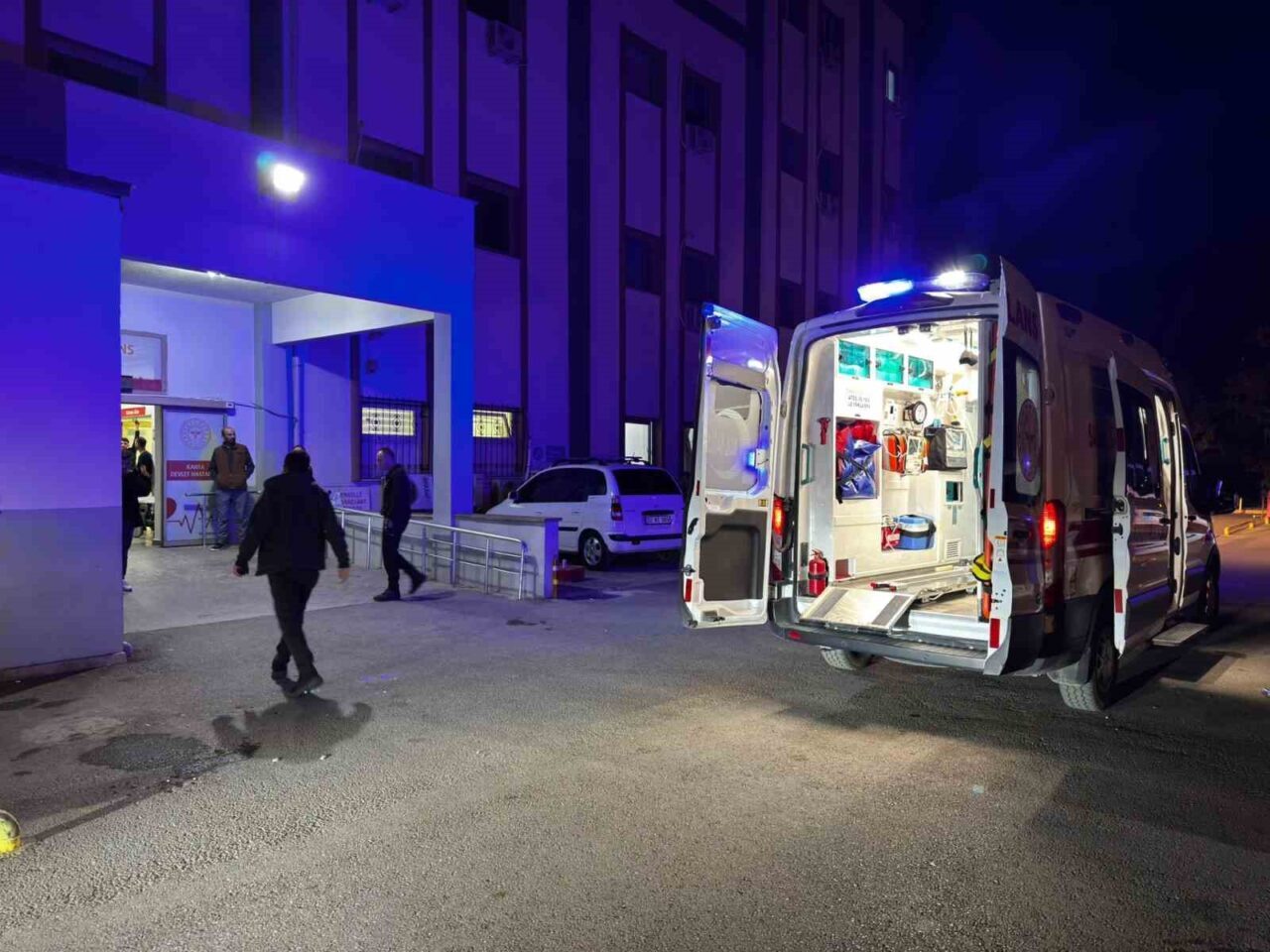 Adıyaman'ın Kahta ilçesinde, Ö.Ç ile V.T arasında çıkan tartışma bıçaklı