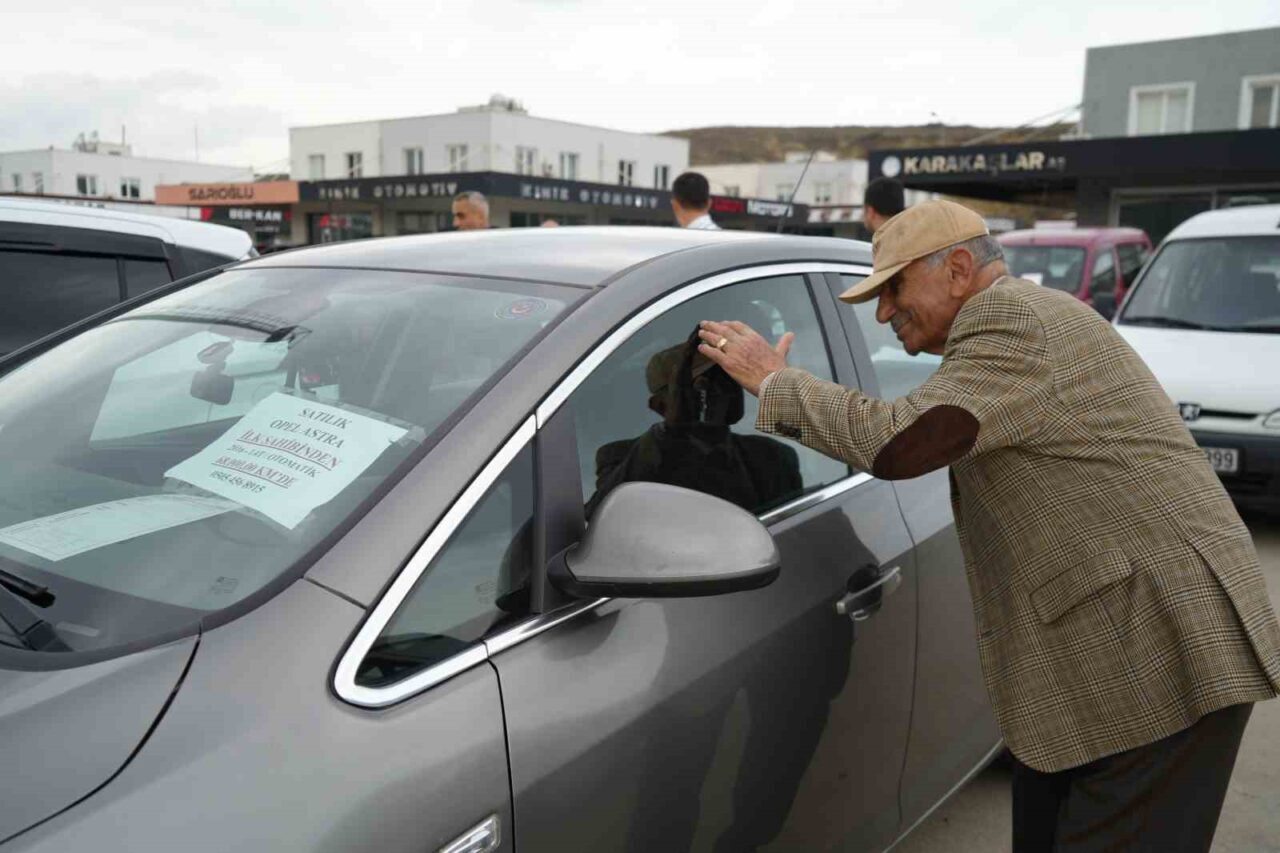 Samsun'daki İkinci El Oto Pazarı yılsonu etkisiyle hareketlendi. Alıcılar, uygun