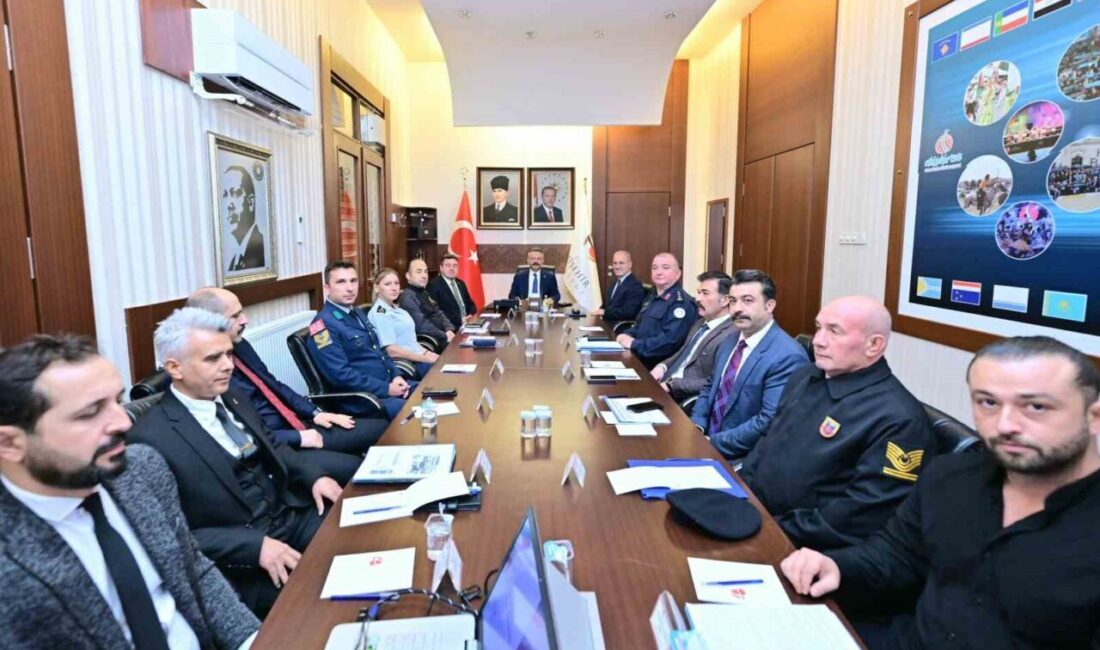 Eskişehir'de Vali Hüseyin Aksoy liderliğinde yapılan İl Güvenlik ve Asayiş