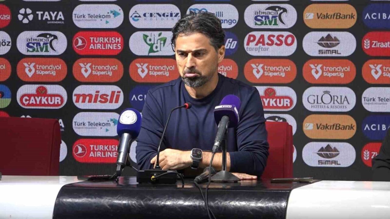 İlhan Palut: "Oyuncularım mücadelelerinin karşılığını alamadıkları için daha çok üzülüyorum"