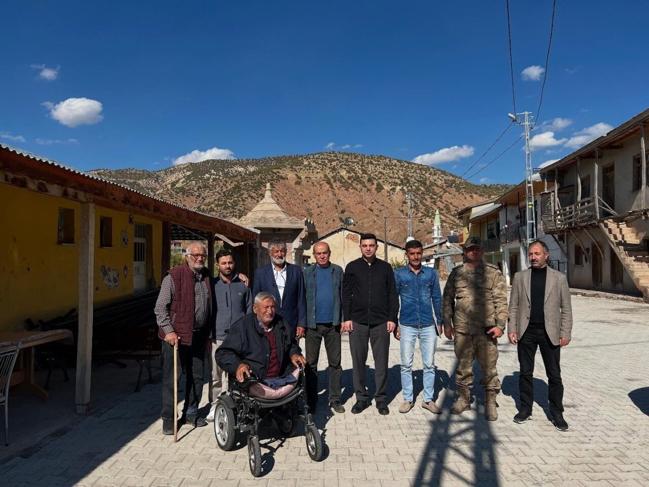 Erzincan İliç Kaymakamı Ömer Sirkeci, köylerde incelemeler yaparak Büyük Gümüşlü,