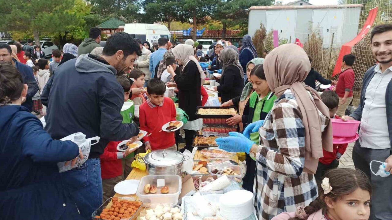 Vakıfbank İlkokulu’ndan Gazze İçin Destek Etkinliği Düzenlendi