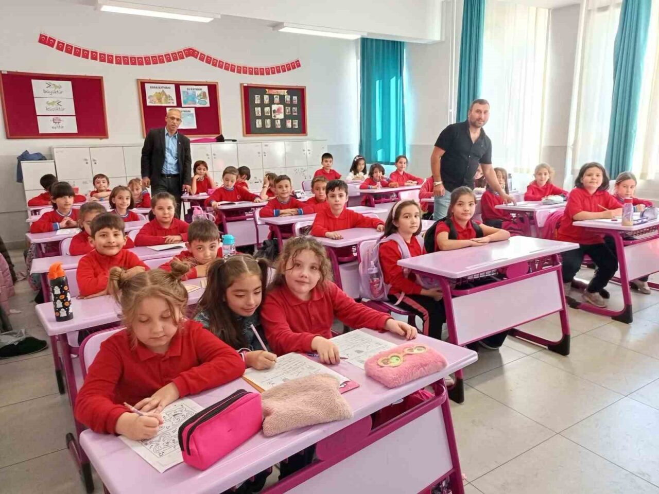 Kütahya'nın Simav ilçesindeki Atatürk İlkokulu'nda, 160 öğrenciye yönelik '7-10 Yaş