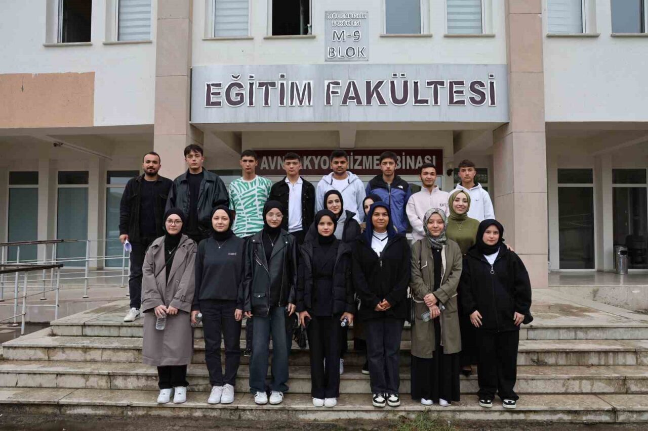 Düzce Üniversitesi, Kaynaşlı Anadolu İmam Hatip Lisesi'nden 12. sınıf öğrencilerine