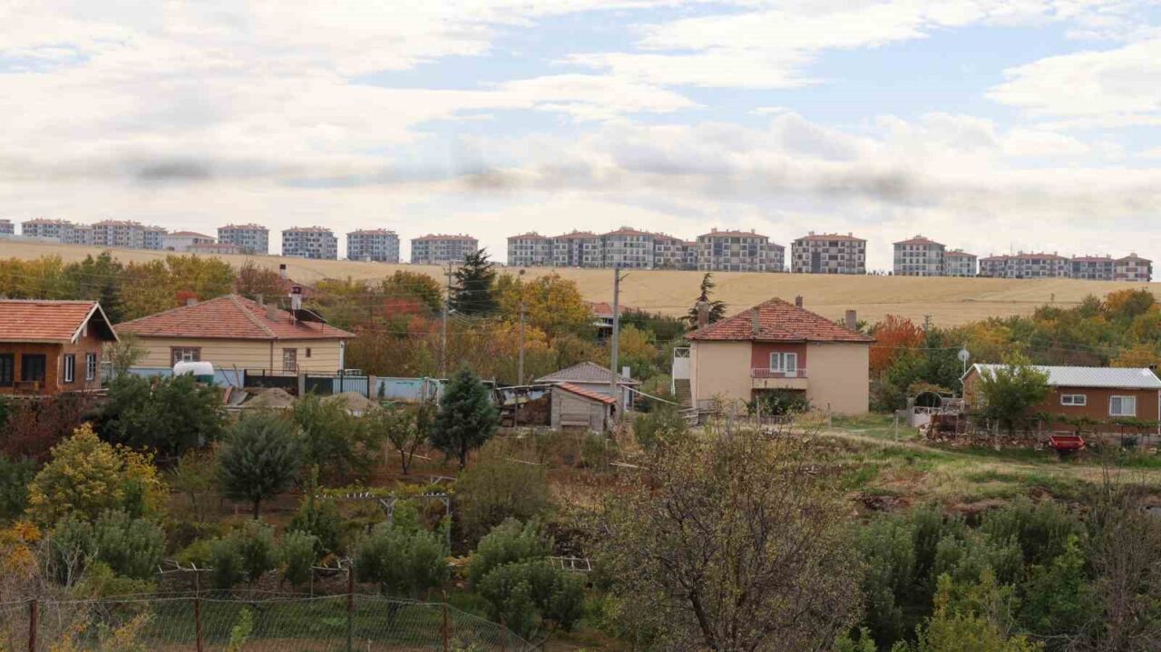 Kındam Mahallesi Muhtarı Barış Gökçınar, üç dönemdir süren imar ve