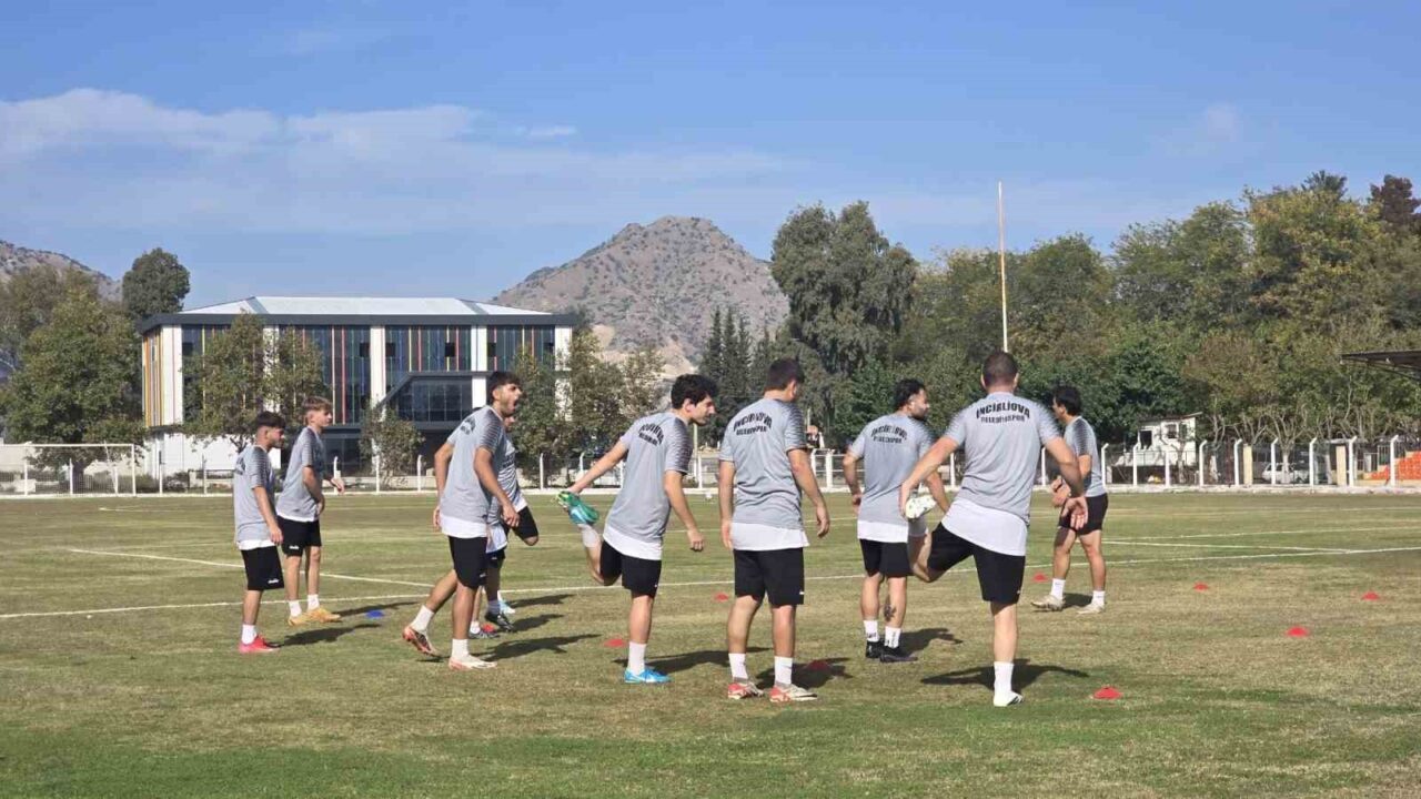 Aydın Süper Amatör Lig'de İncirliova Belediyespor, Sökespor'un sahaya çıkmaması nedeniyle