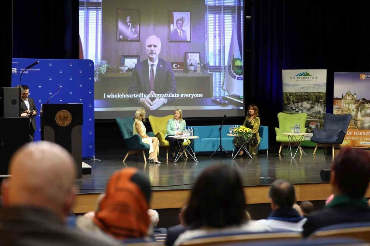 İnegöl Belediyesi, Polonya'nın Rzeszow şehrinde düzenlenen uluslararası eğitim programına katılarak,