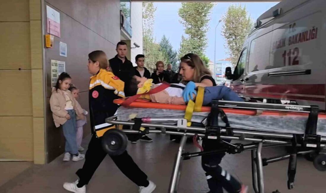 İnegöl’de 3. kattan düşen 5 yaşındaki çocuk ağır yaralandı Bursa'nın İnegöl ilçesinde, 5 yaşındaki S.Y., 3. kat penceresinden düşerek