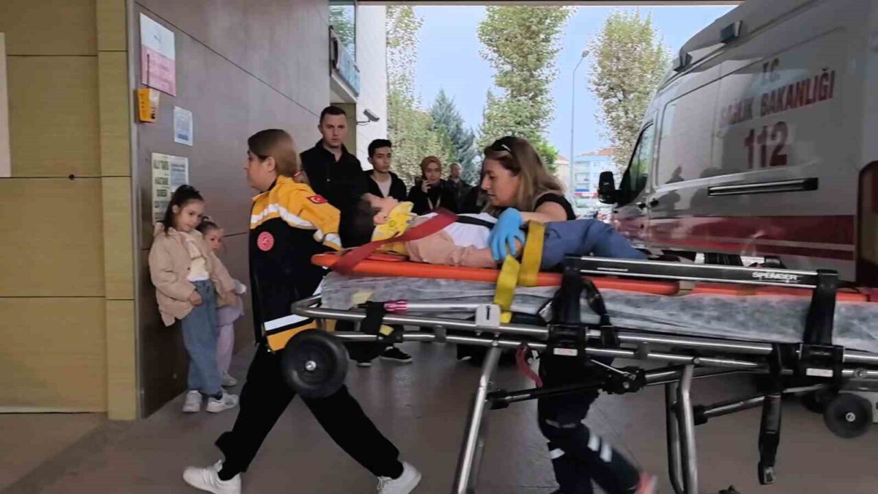 Bursa'nın İnegöl ilçesinde, 5 yaşındaki S.Y., 3. kat penceresinden düşerek