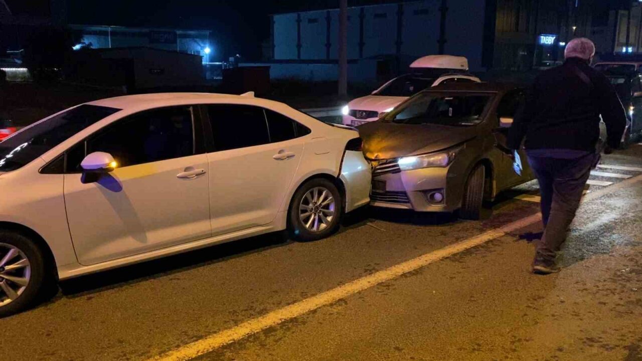 Bursa'nın İnegöl ilçesinde meydana gelen zincirleme kaza sonucu 5 kişi,