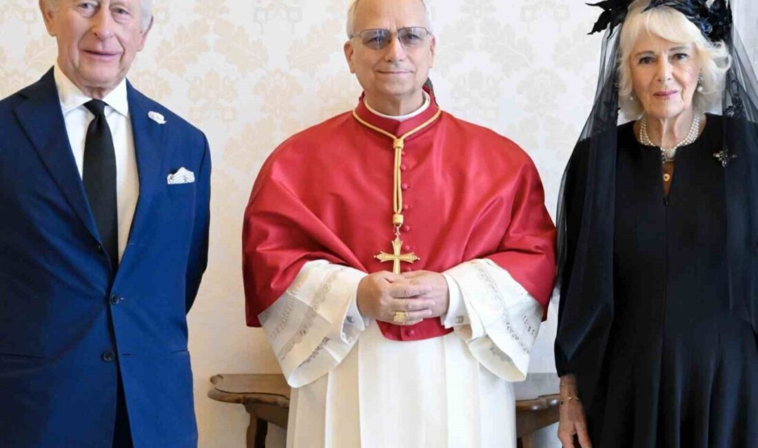 Kral Charles ve Papa, 489 Yıl Sonra Tarihi Ortak İbadeti Sistine Şapeli’nde Gerçekleştirdi İngiltere Kralı Charles, Vatikan'da Papa 14. Leo ile birlikte 489