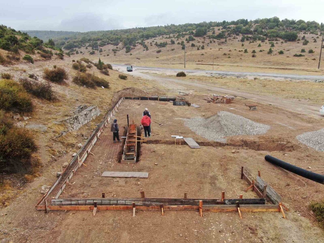 İnönü Belediyesi, Oklubalı Mahallesi'nde koyun yıkama yeri inşaatına başladı. Belediye