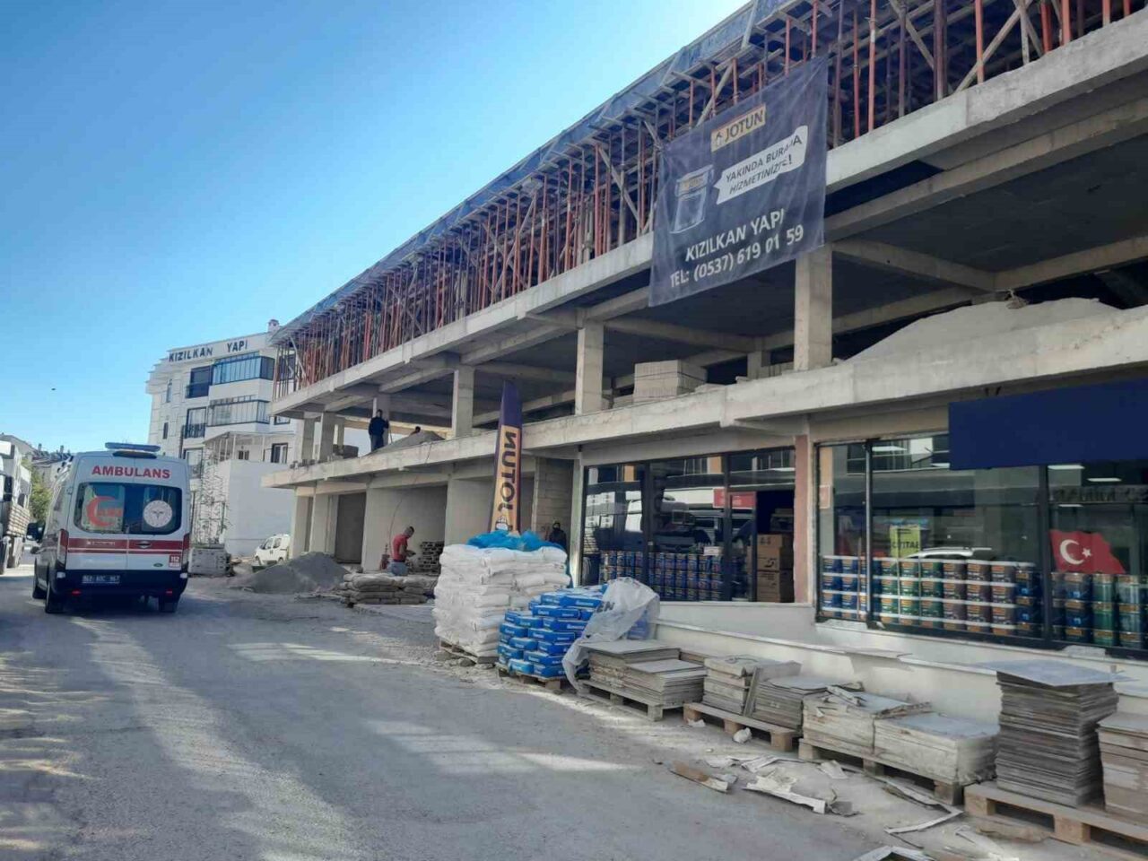 Karapınar’da İnşaatta Düşen İşçi Hastaneye Kaldırıldı