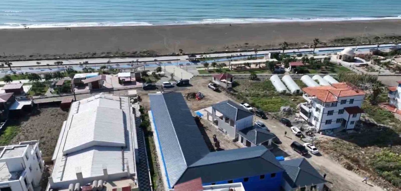 Hatay'ın Samandağ ilçesinde, Valisi Mustafa Masatlı'nın incelemeler yaptığı sörf merkezi,