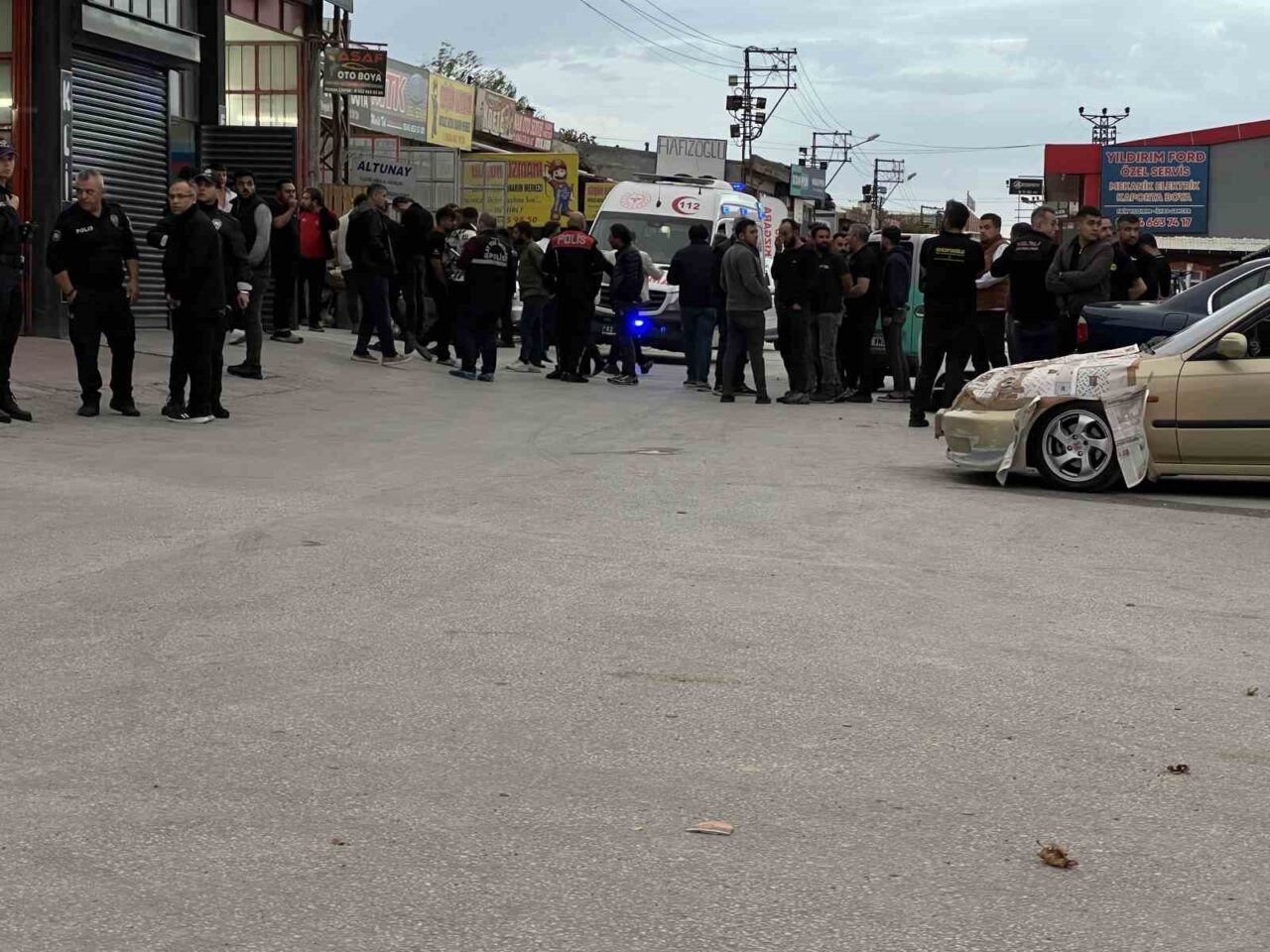 Konya'nın Selçuklu ilçesinde bir oto tamir servisinde av tüfeğiyle rastgele