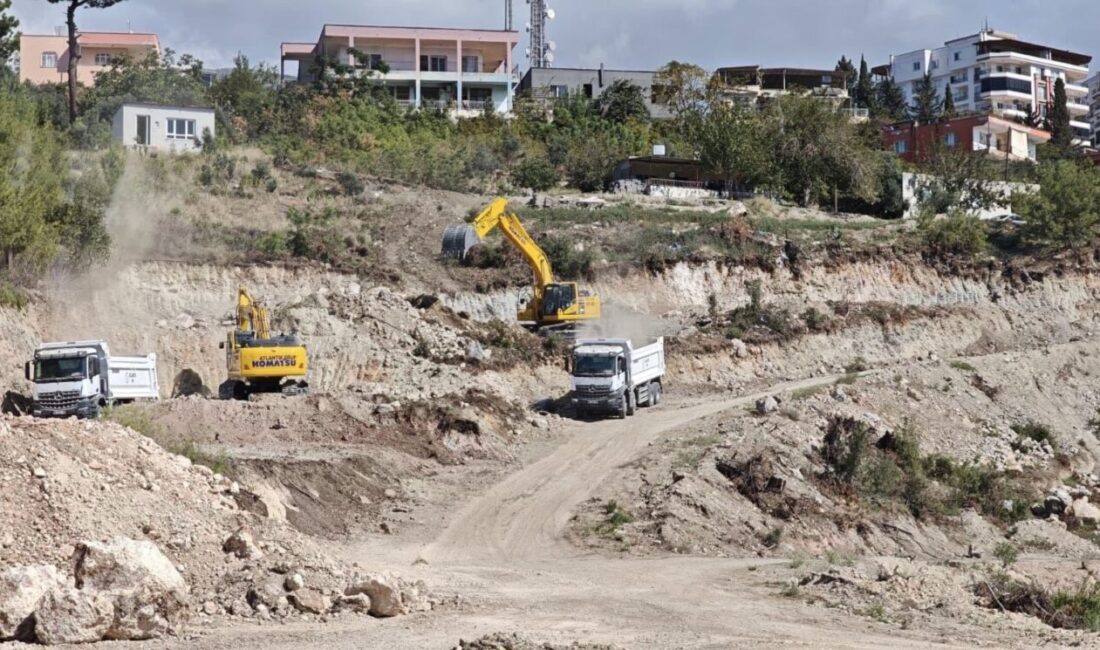 İskenderun Akarca Mahallesi’nde 262 Yeni Konut İnşaatına Başlandı Hatay'ın İskenderun ilçesinde Akarca Mahallesi'nde inşa edilecek 262 konutun yapımına