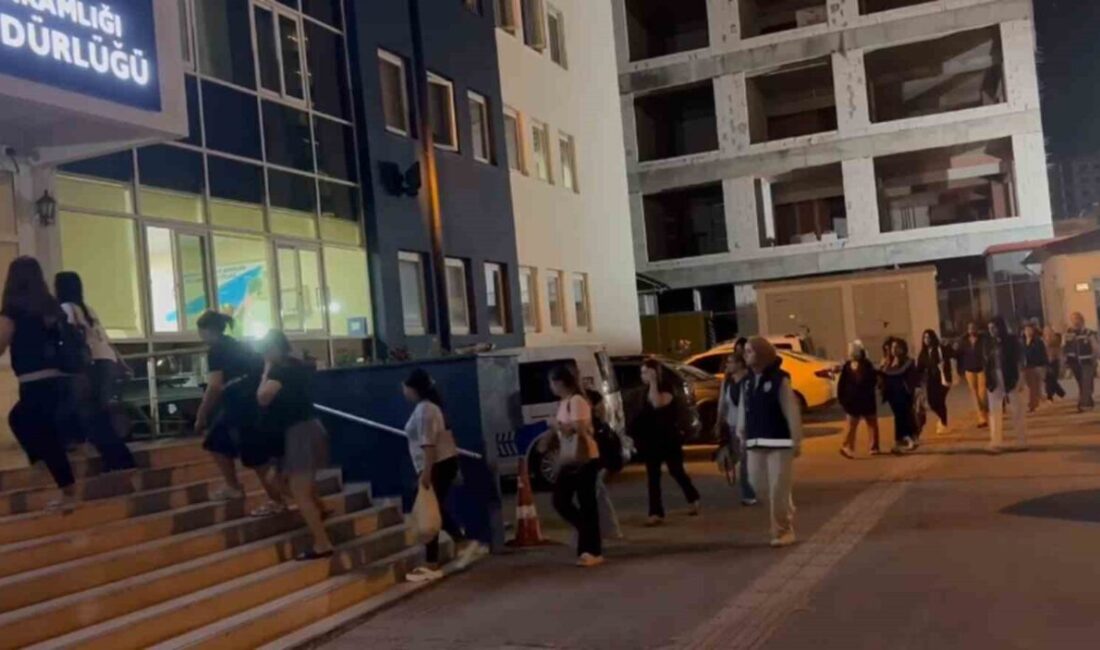 İskenderun’da Masaj ve Spa Salonlarına İnsan Ticareti Denetimi, 19 Yabancı Kadın Deport Edildi İskenderun'da 10 masaj ve spa salonuna insan ticareti denetimi yapıldı.