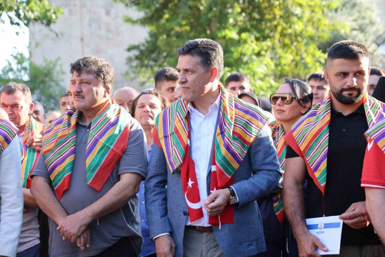 Adana'nın Kozan ilçesinde, merhum güreşçi İsmet Atlı anısına düzenlenen 9.