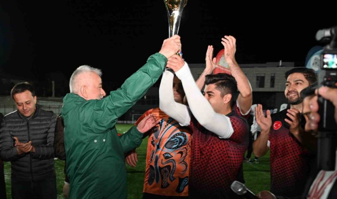 Isparta Belediyesi'nin düzenlediği yılın ilk Başkanlık Kupası Kurumlararası Futbol Turnuvası,