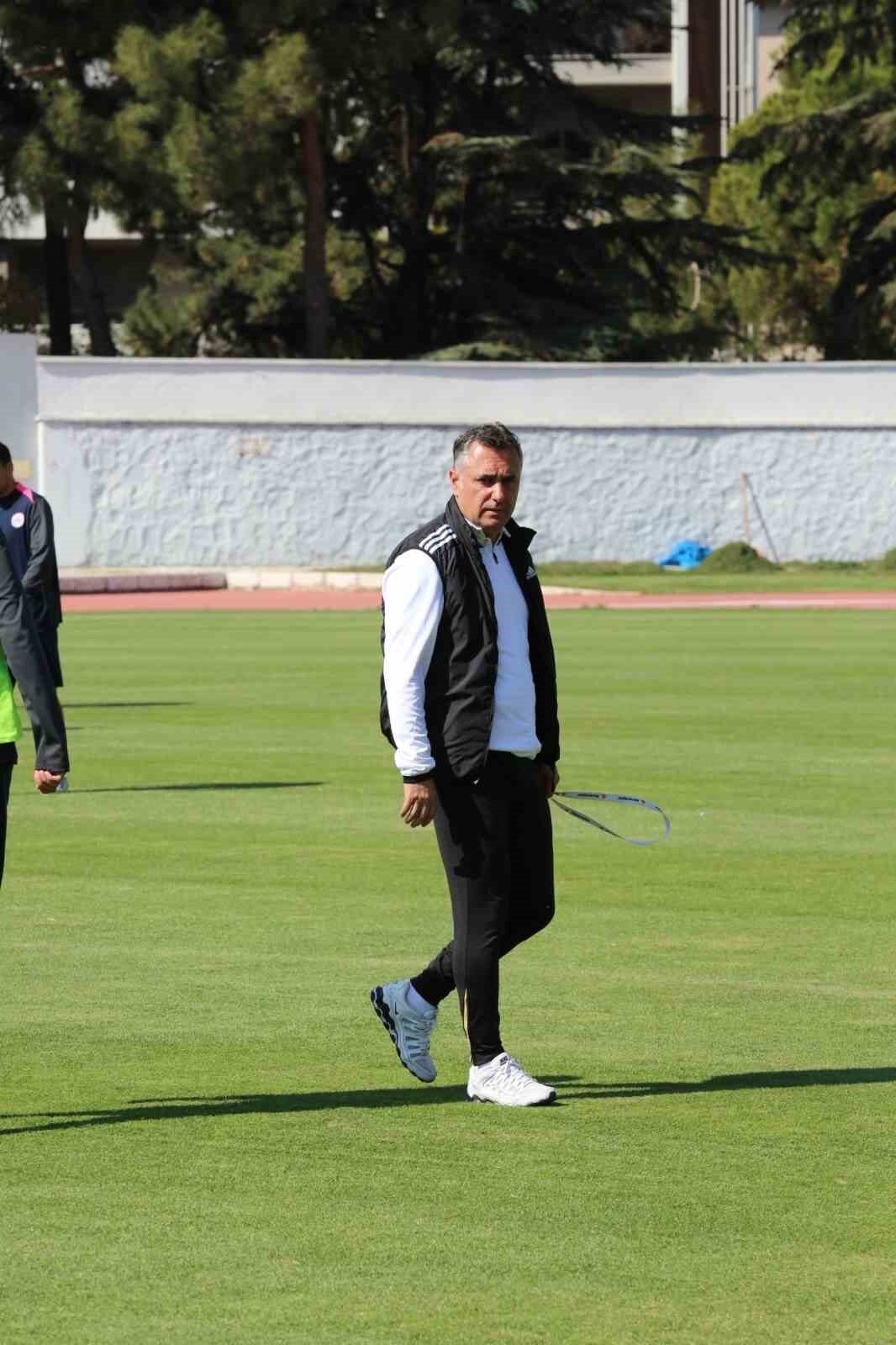 Isparta32spor, teknik direktör Bülent Akan ile yollarını ayırarak sözleşmesini feshetti.