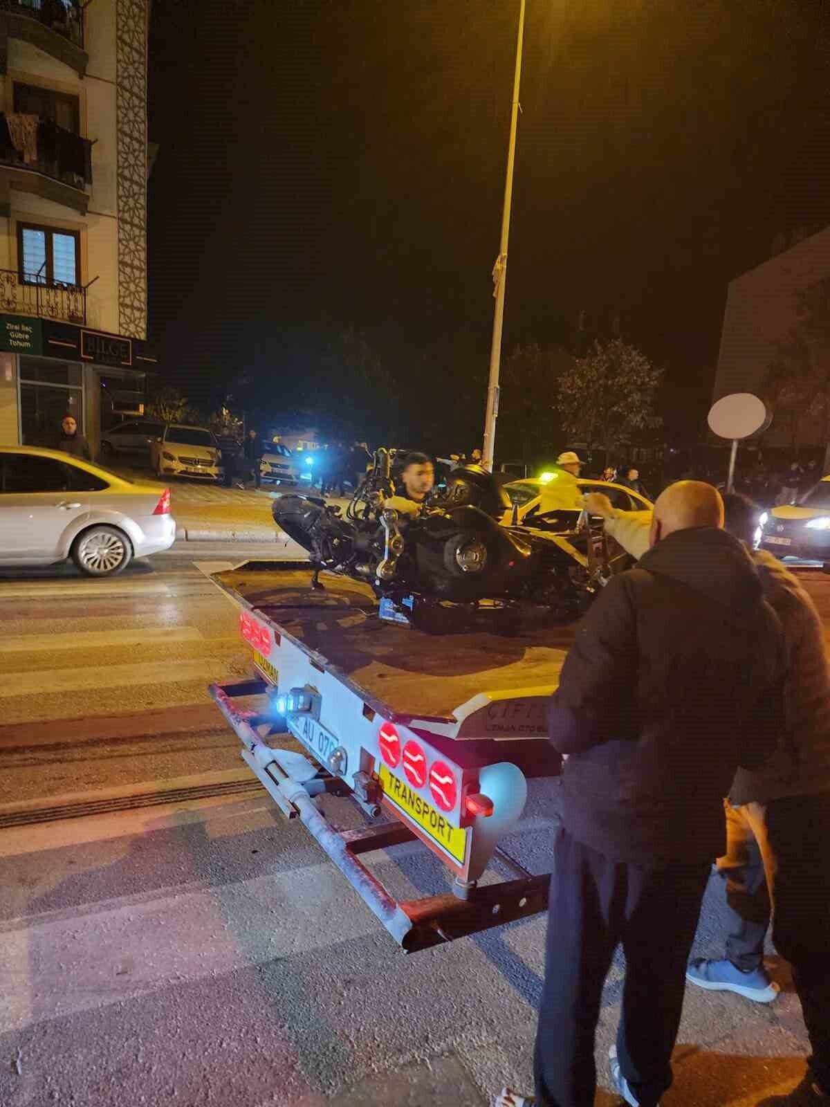 Isparta'nın Karaağaç Mahallesi'nde otomobil ve motosikletin çarpışması sonucu 18 yaşındaki