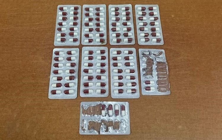 Isparta'da gerçekleştirilen polis operasyonunda, 104 sentetik ecza ele geçirildi. Uyuşturucu