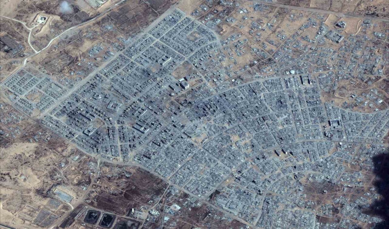 İsrail'in 2 yıl süren Gazze saldırıları, uydu görüntülerinde ortaya çıktı.