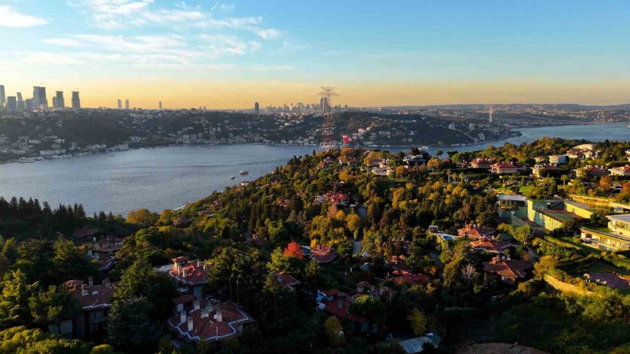 Üsküdar Kandilli’de Sonbaharın Büyüsü: Doğa ve Tarih Bir Arada Bulunuyor