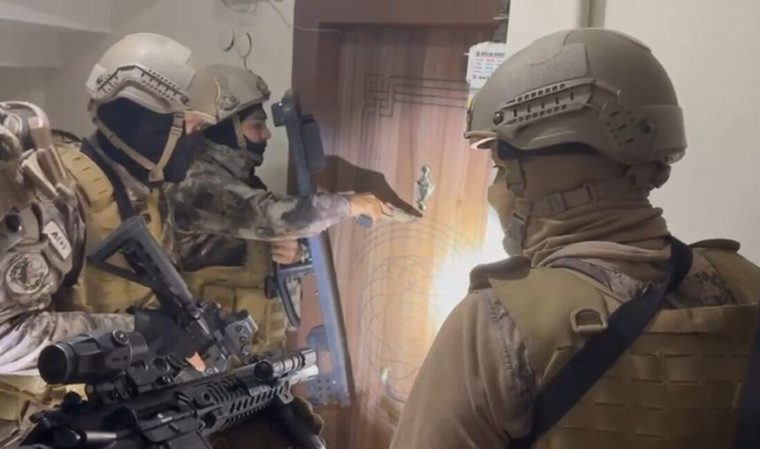 Anadolu Cumhuriyet Başsavcılığı’nın Operasyonu: “Piro” Kod Adlı Suç Örgütüne Yönelik 32 Gözaltı Anadolu Cumhuriyet Başsavcılığı'nın yürüttüğü soruşturma kapsamında, U.Ş. liderliğindeki "Piro" kod