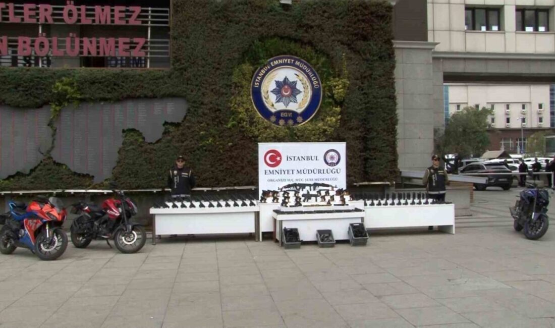 İstanbul’da Düzenlenen Operasyonlarda 165 Şüpheli Yakalandı, 259 Silah Ele Geçirildi İstanbul'da son bir ayda 12 ilçede gerçekleştirilen operasyonlarda 165 şüpheli