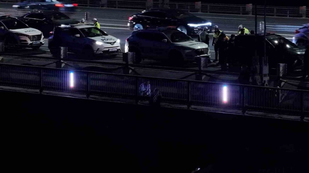 İstanbul'da Fatih Sultan Mehmet Köprüsü'nde intihar girişiminde bulunan kadını, müzakereci