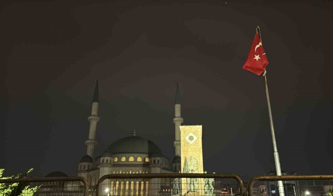 İstanbul'da Meteoroloji Genel Müdürlüğü'nün uyarıları sonrası gece başlayan yağmur, sabah
