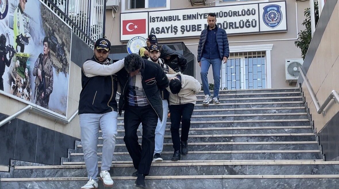 İstanbul'un Fatih ilçesinde, tırnakçılık yöntemiyle turistlerden para çalan İran uyruklu